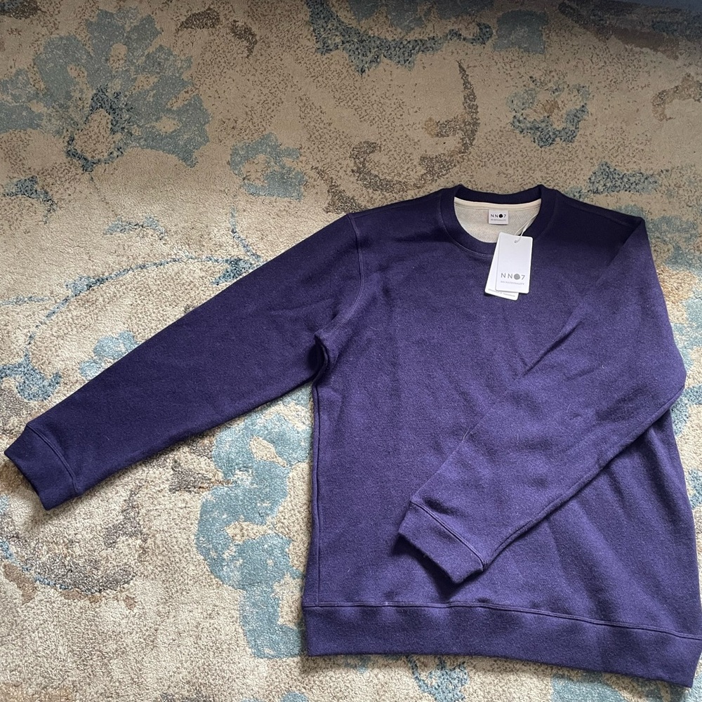 Wool sweatshirt with lining.